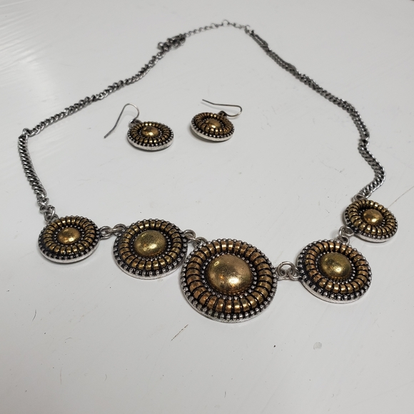 Silver/Gold Earring and Necklace Set - Picture 4 of 12